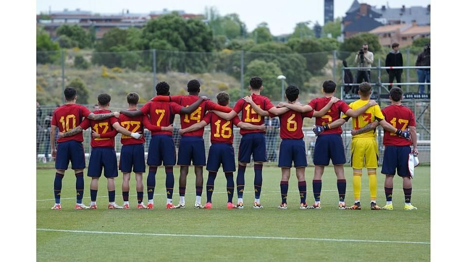 Izan Merino, capitán de la sub 18, y Antoñito Cordero luce el '10'