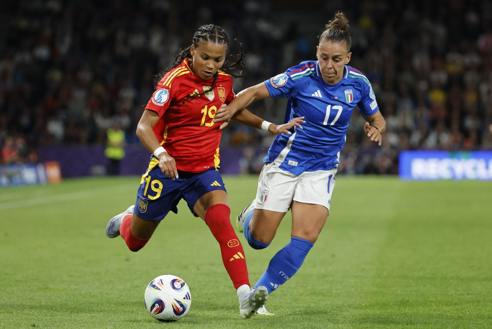 Las fotos del Italia - España de la Eurocopa femenina