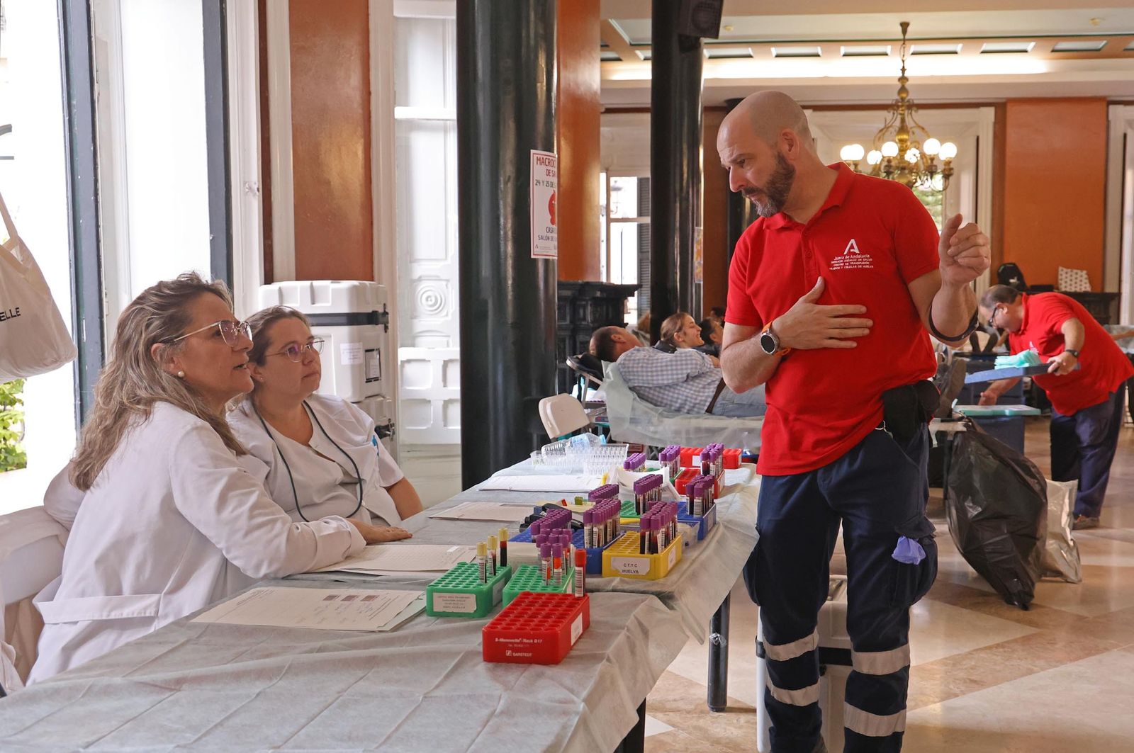 Imágenes de la macrocolecta de sangre y plasma en la Casa Colón