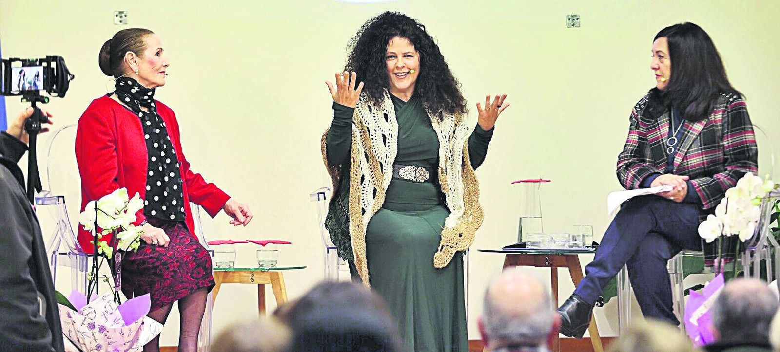 Melchora Ortega, Angelita Gómez y Macarena de Jerez, en el Ateneo de Jerez