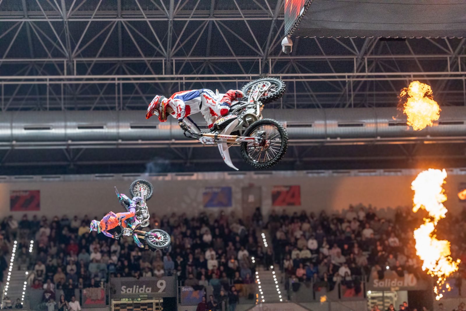 En imágenes: el Olivo Arena vibra con piruetas y motor en estado puro en el Soloflow Freestyle (2)