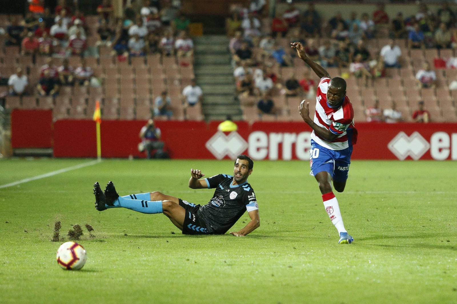 Adrián Ramos, en el primer partido de la pasada campaña en casa