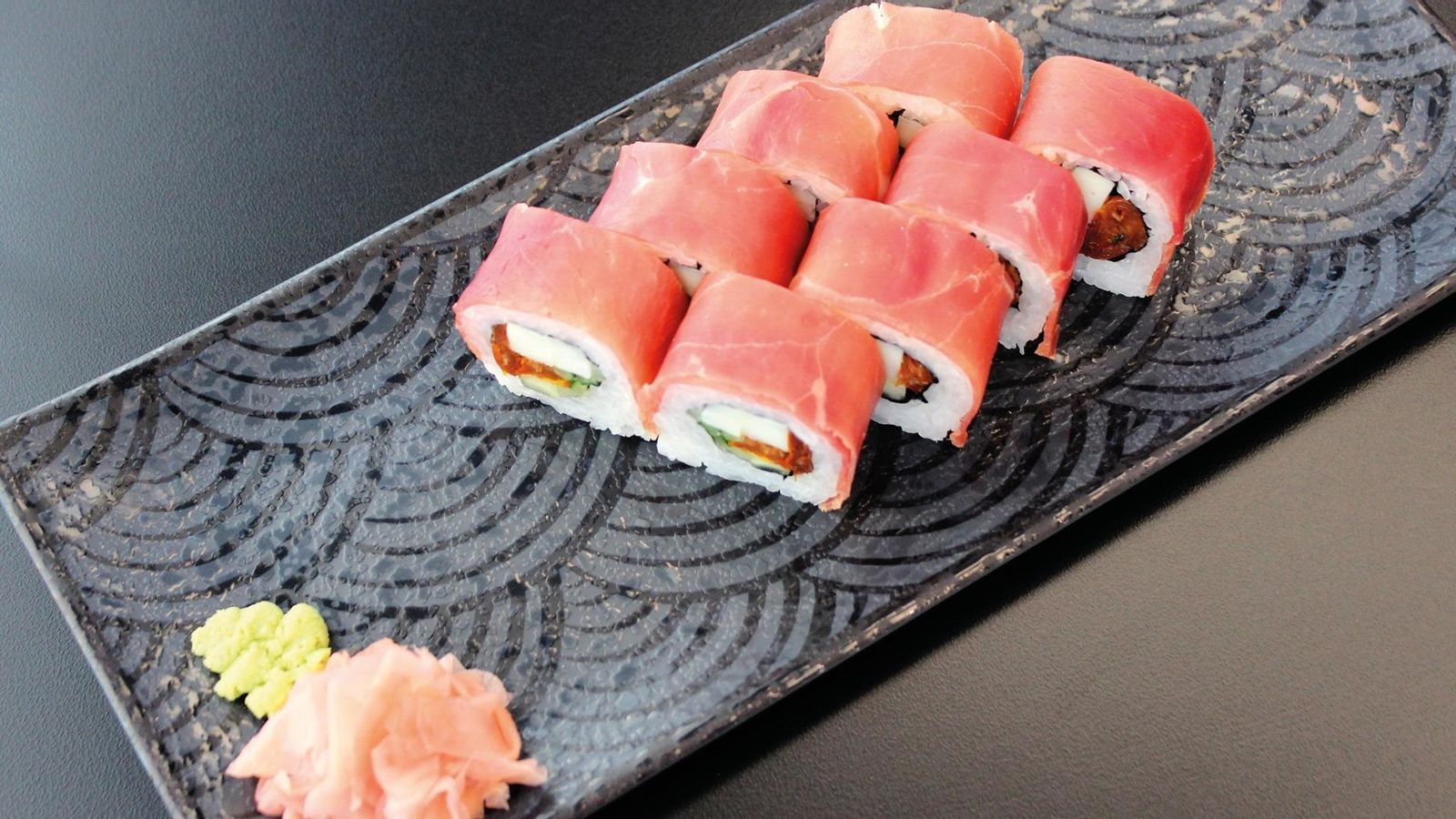 Piezas de Uramaki Japón Serrano / Akemi Sushi