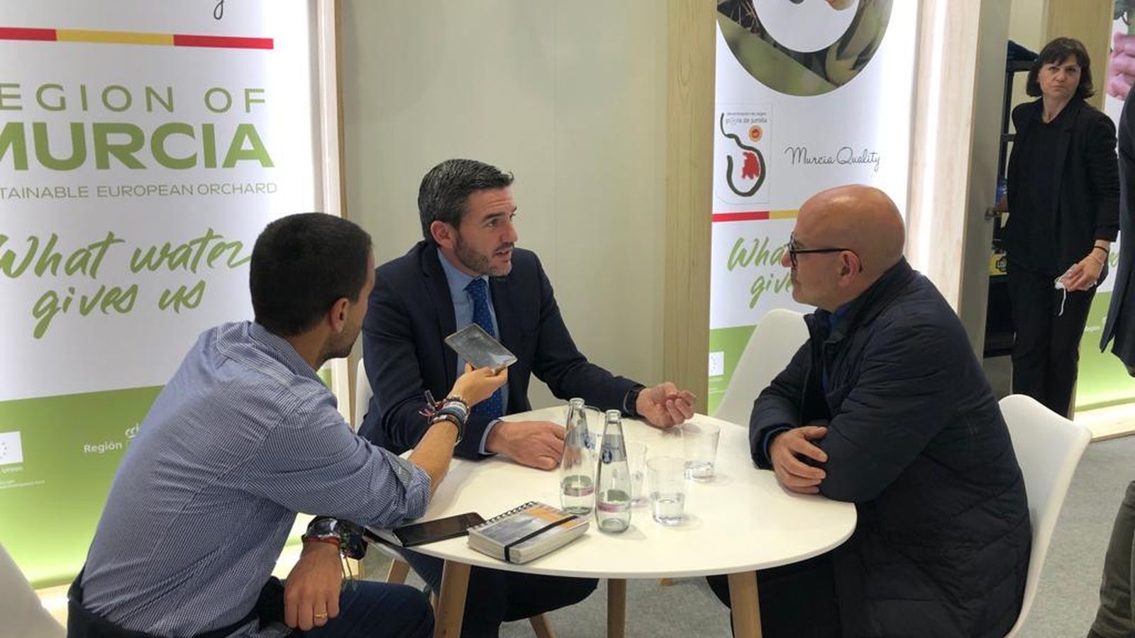 Luengo, entrevistado por el director de Diario de Almería, Antonio Lao.