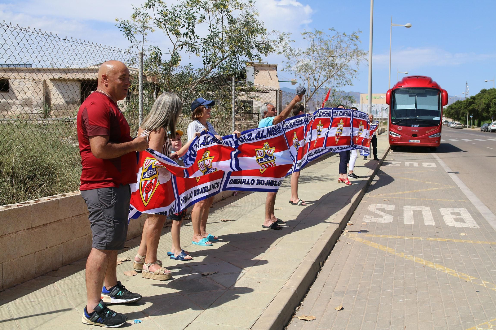 Fotogalería de la salida del Almería hacia Leganés