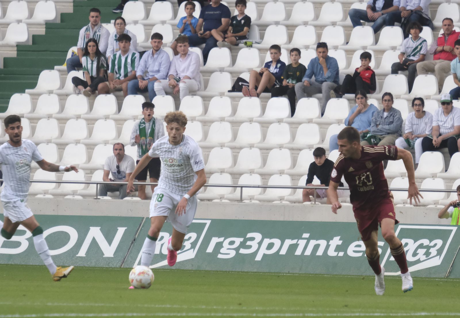 Las mejores fotos del ambiente en El Arcángel en el Córdoba CF - Badajoz