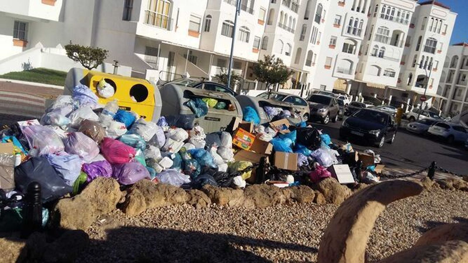 Basura en la localidad de Almonte con motivo de la huelga en septiembre de este año.