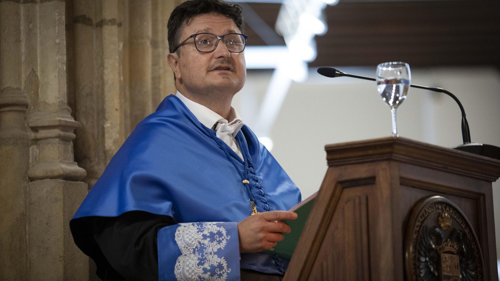 Antolino Gallego, durante su lección inaugural en el Crucero del Hospital Real.