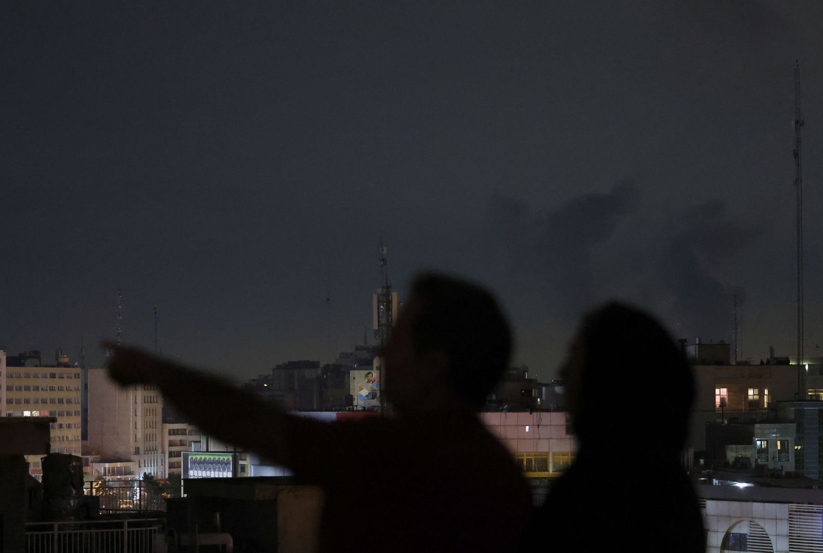 Galería Gráfica: Otra jornada de misiles, fuego, humo y militarización en Oriente Medio