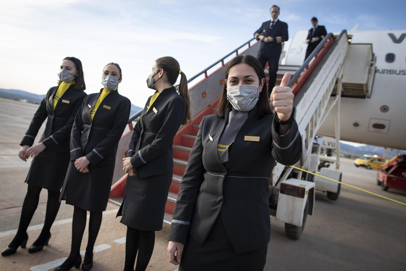 La llegada del primer vuelo de Londres a Granada, en imágenes