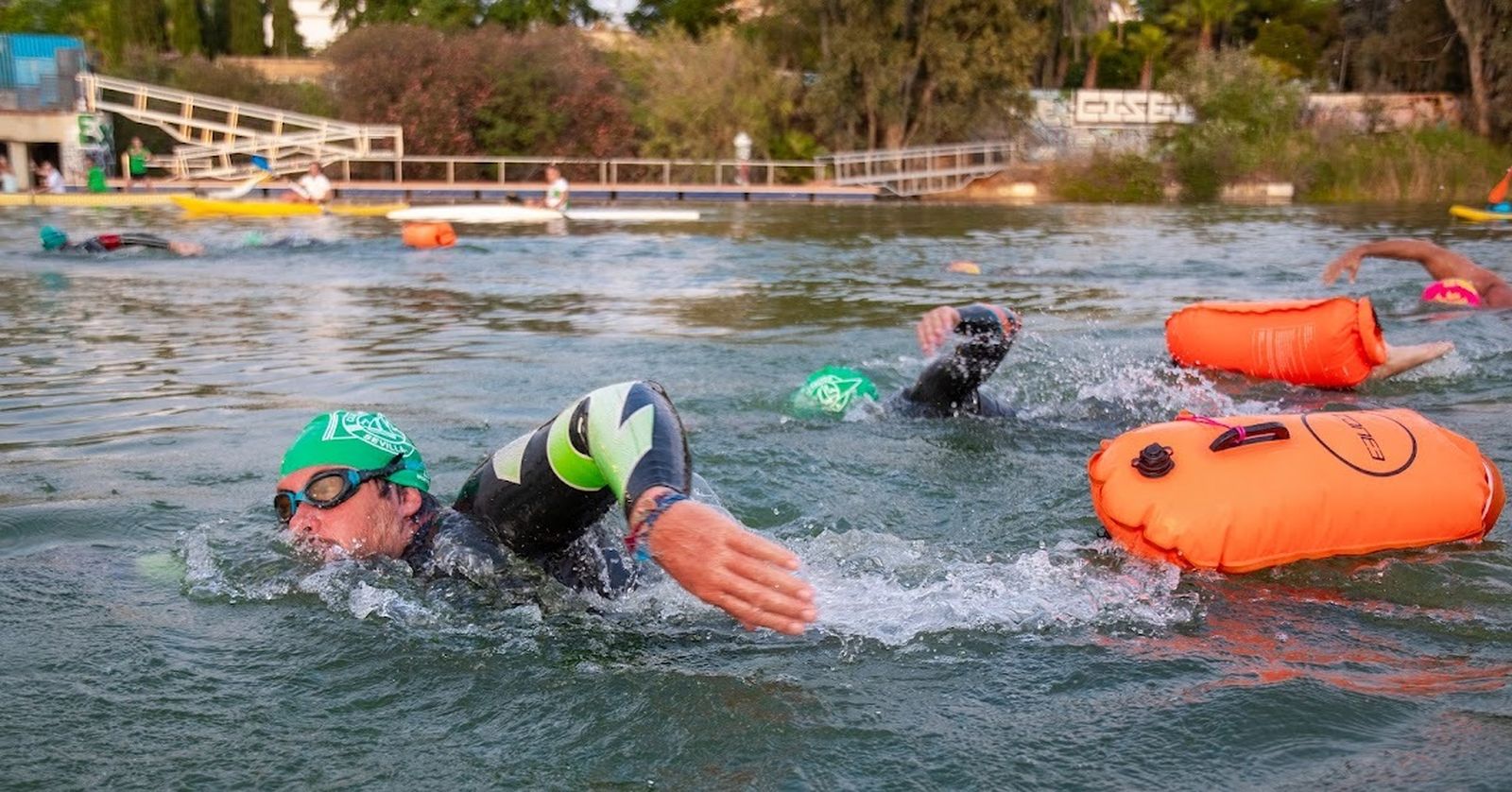 Triatlón a lo largo del Guadalquivir a beneficio de la Fundación Vicente Ferrer