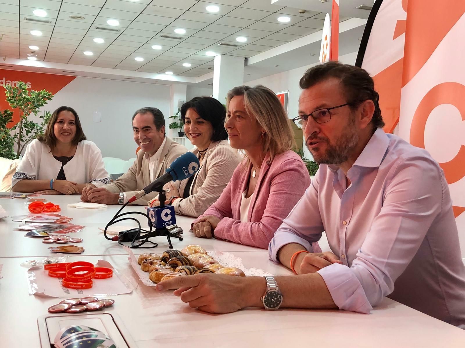 Isabel Albás asegura que está creciendo la ilusión por Ciudadanos