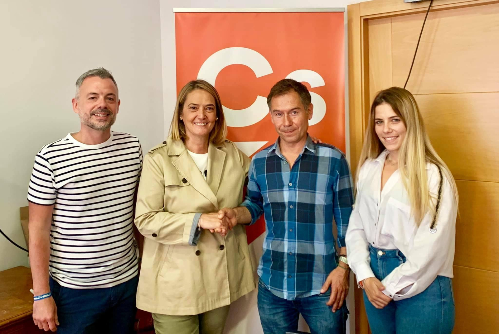 Firma del acuerdo entre García Chamorro (PP) y José Lemos (Cs).