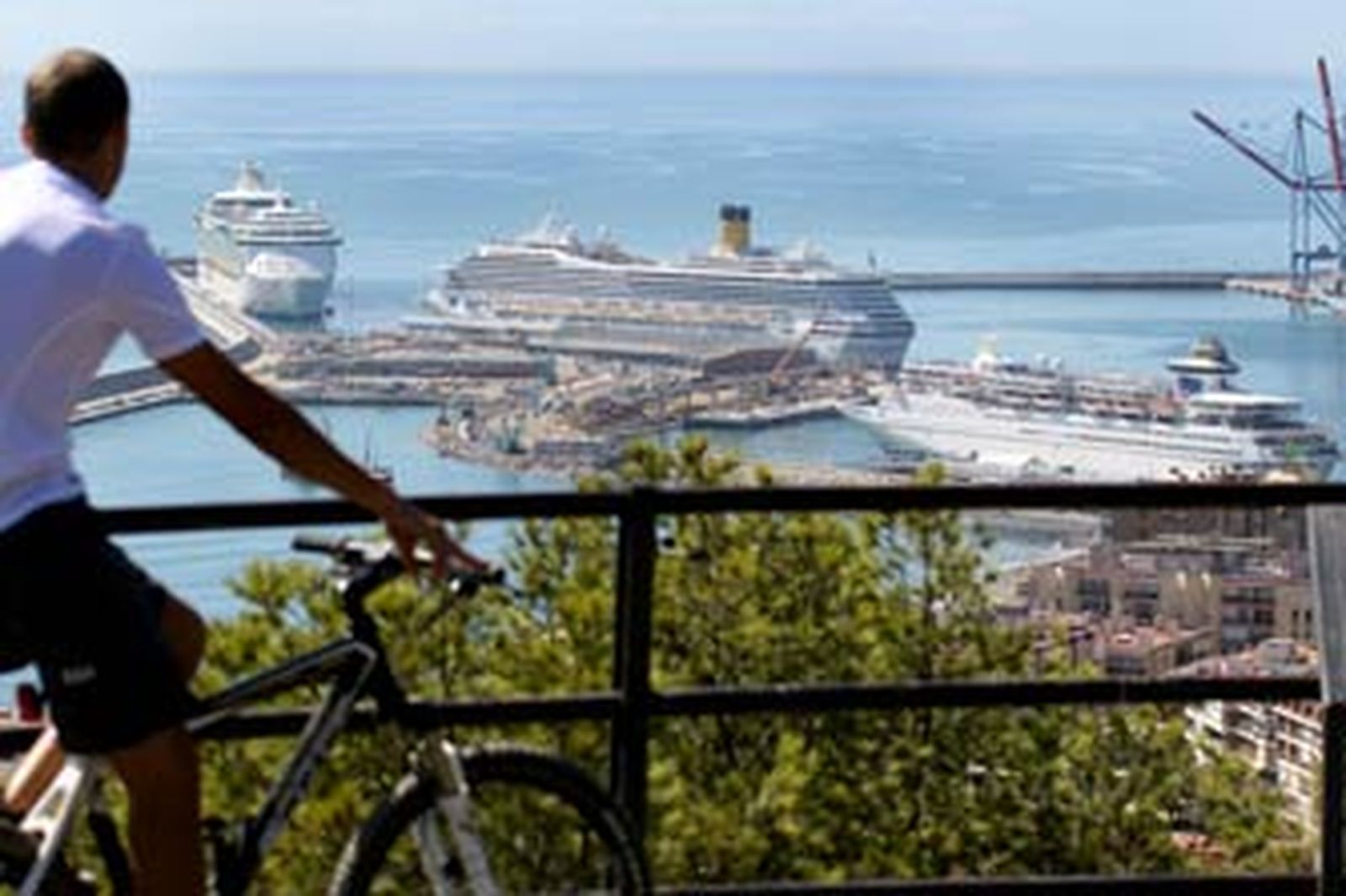 El puerto de Málaga recibe hoy cuatro cruceros con alrededor de 12.000 personas a bordo