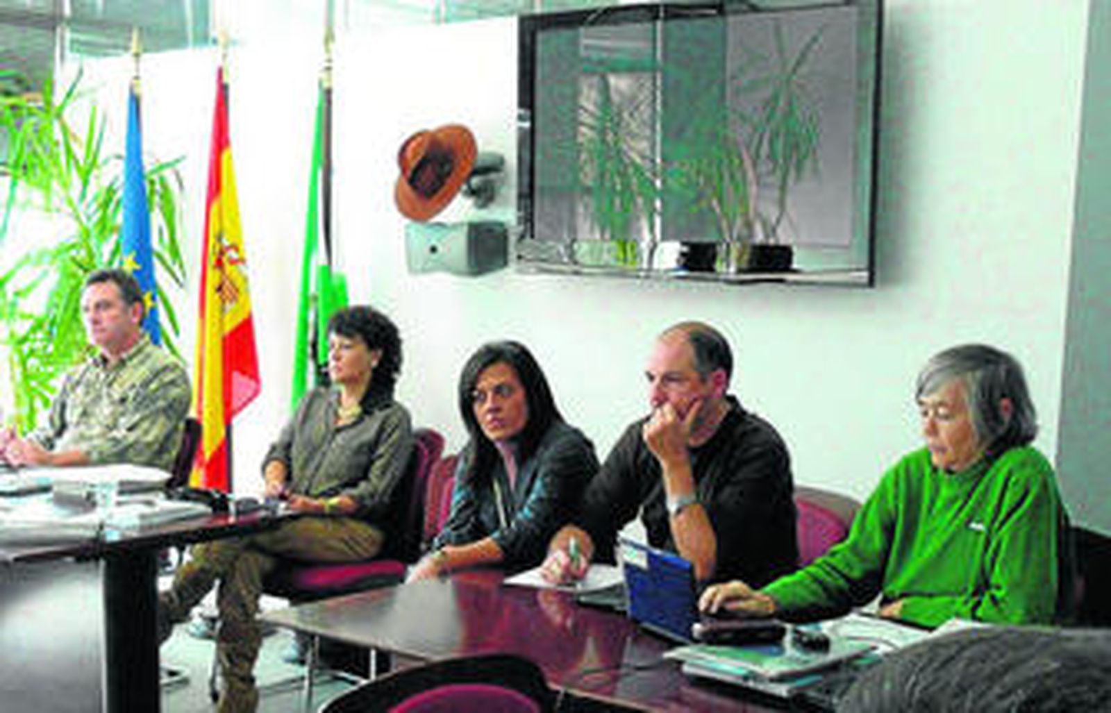 Los miembros de Ecologistas, durante el encuentro celebrado en El Acebuche (Almonte).