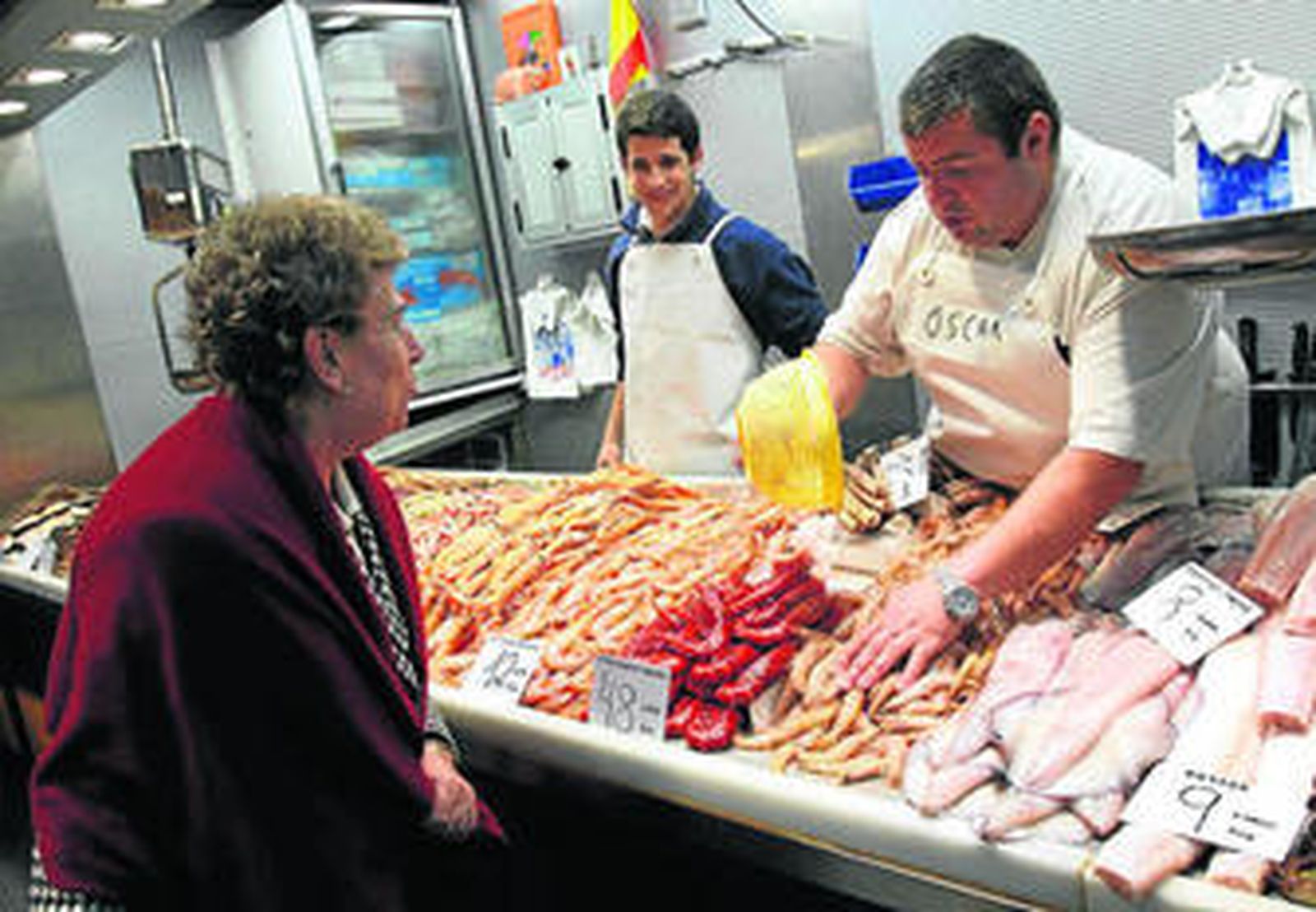 Uno de los puestos de pescado del mercado de Atarazanas.