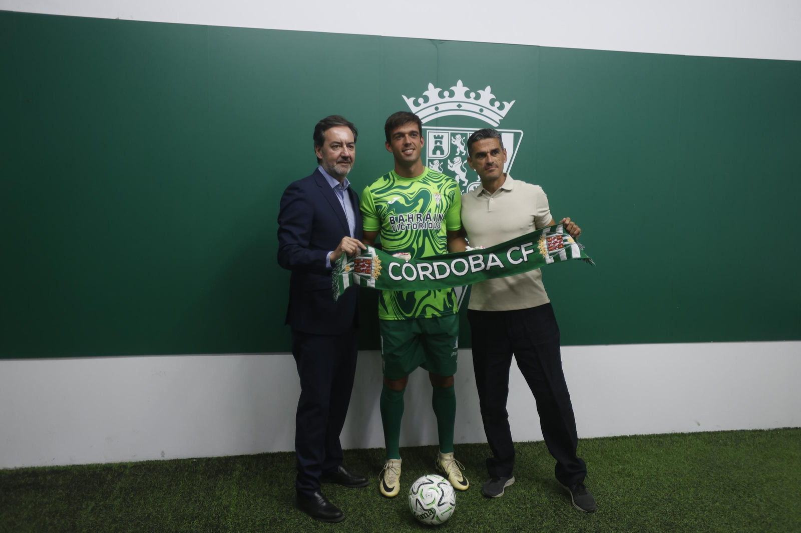 Las mejores fotos de la presentación de Fomeyem, Álex Martín e Iker Álvarez como jugadores del Córdoba CF
