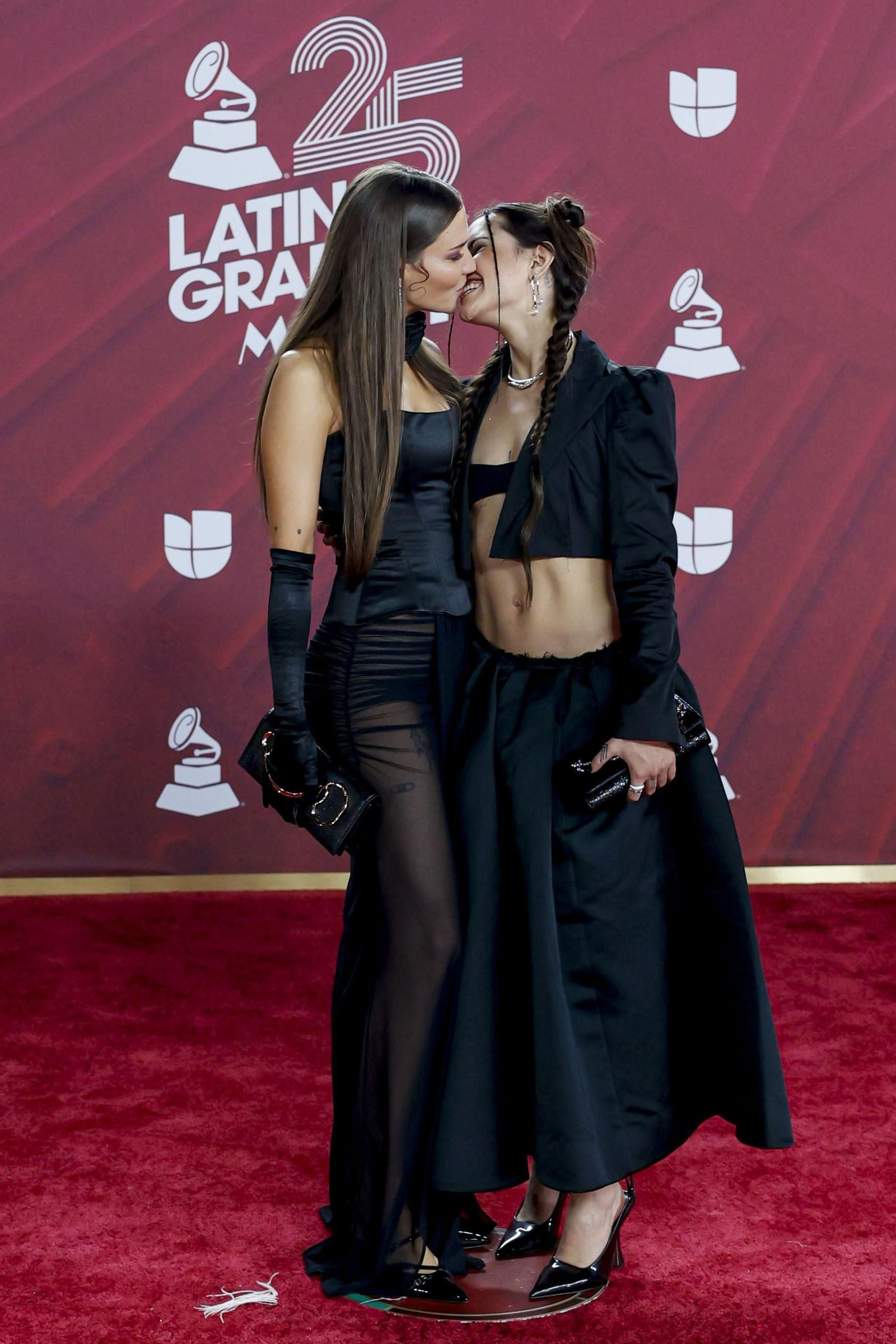 Todos los famosos, tendencias y curiosidades en la alfombra roja de la 25 edición de los Grammy Latinos