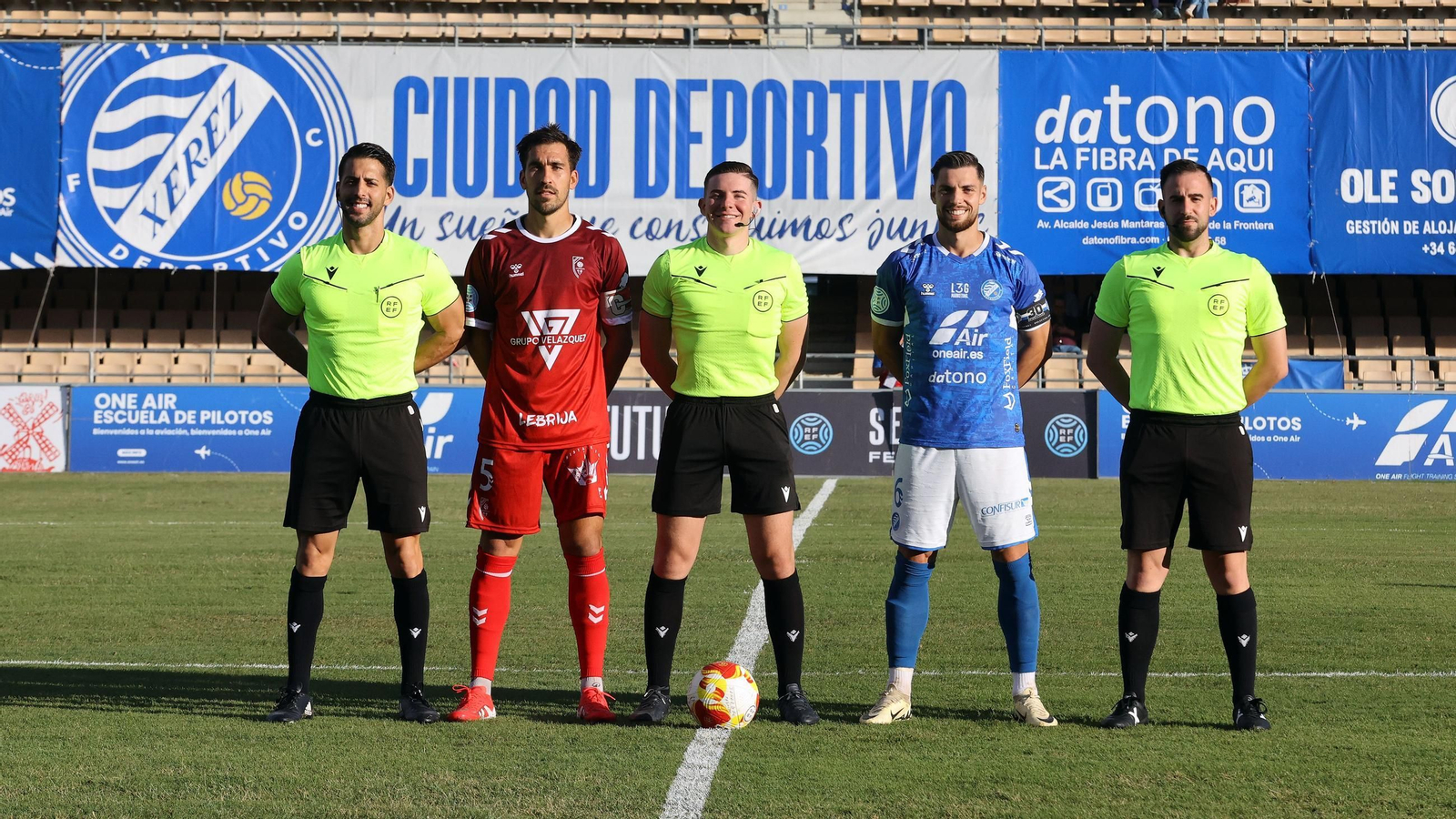 Imágenes del Xerez DFC contra el Atlético Antoniano en Chapín