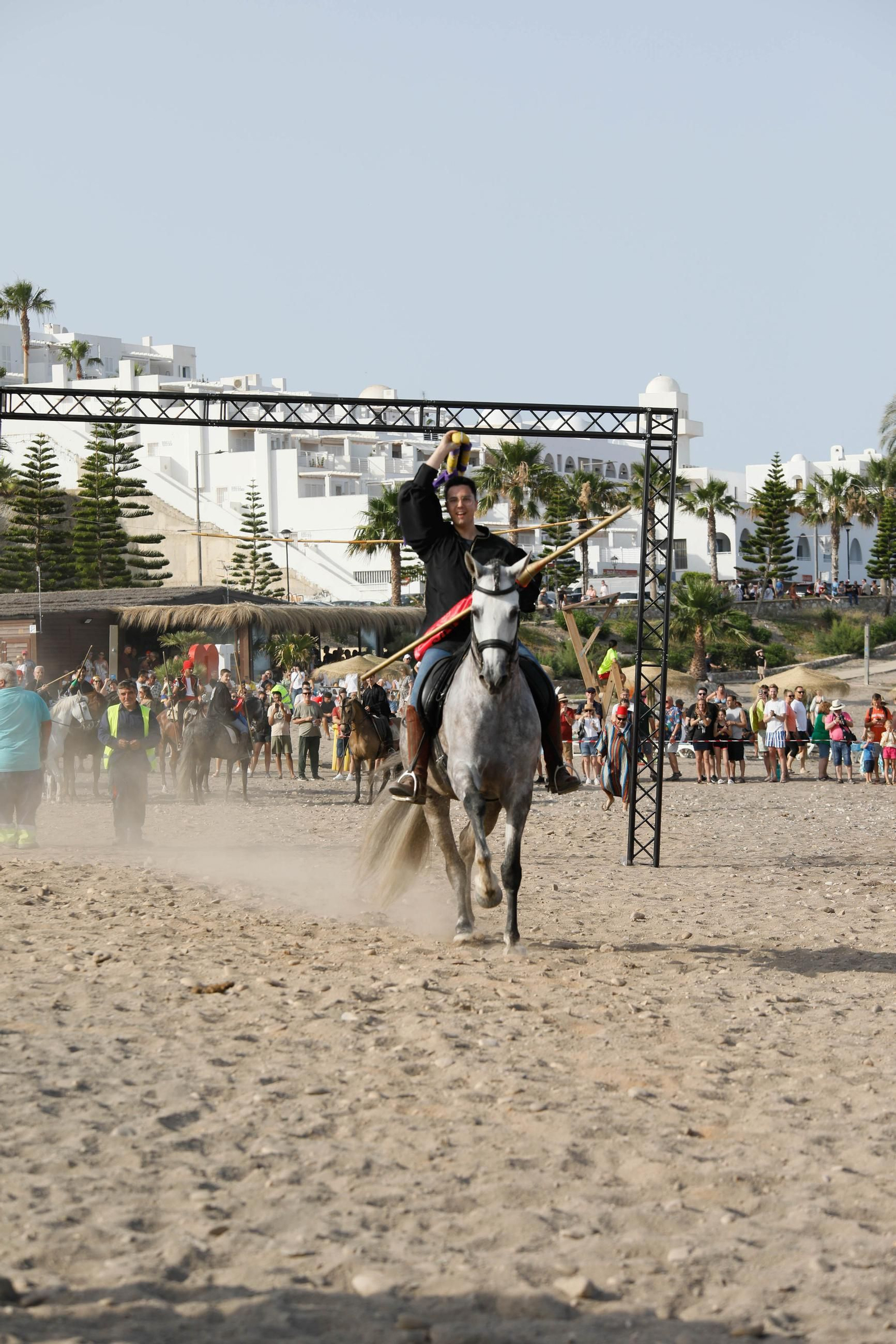 La carrera de cintas y la exhibición de caballos de los Moros y Cristianos de Mojácar, en imágenes