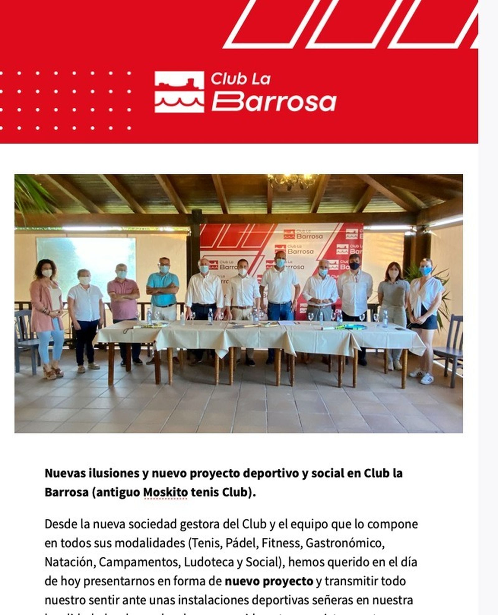 Foto de grupo tras la presentación de la nueva andadura del Club.