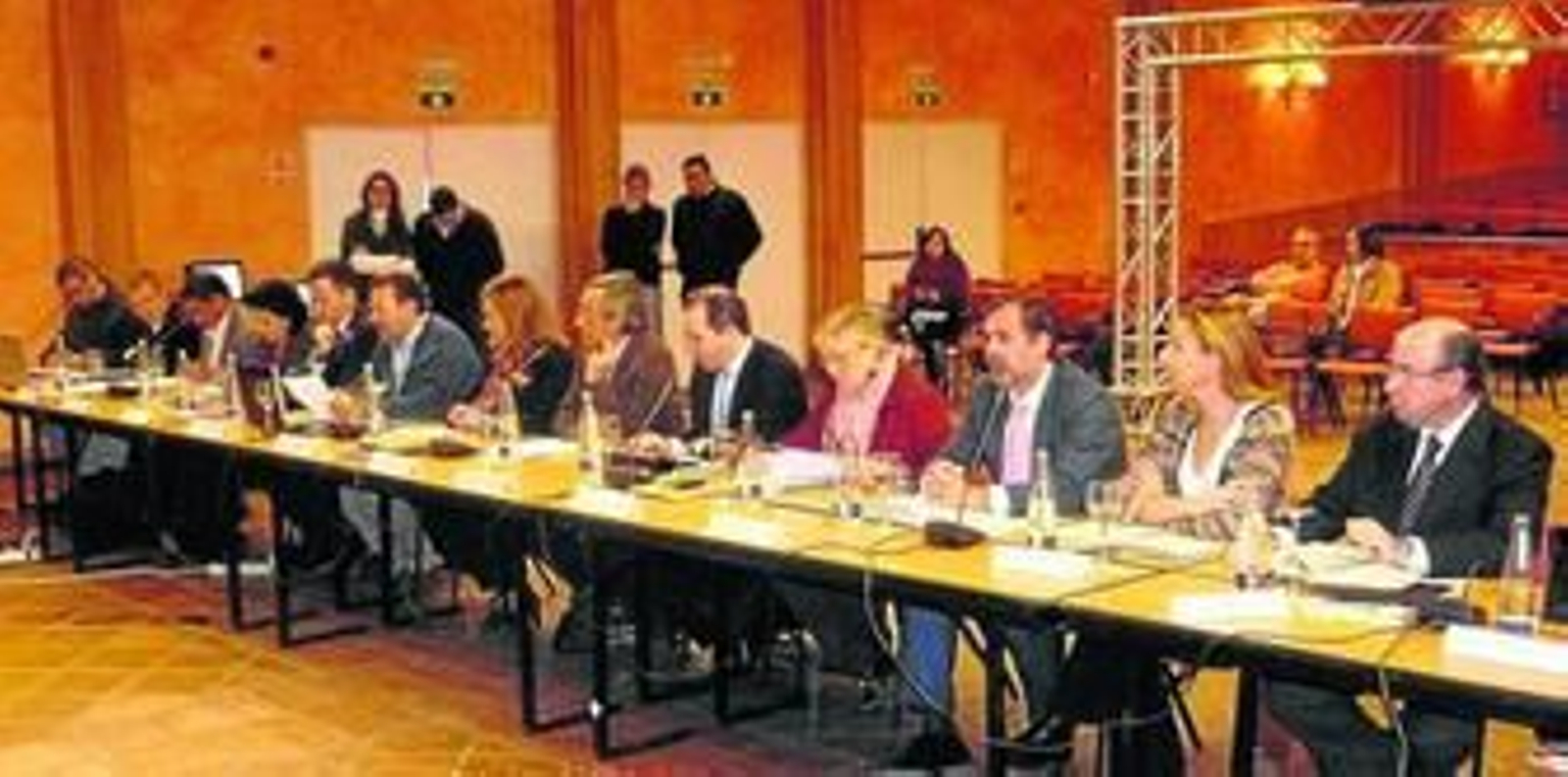 Un instante de la sesión plenaria del Consejo de Participación de Doñana, ayer en el Ciecema de Almonte.