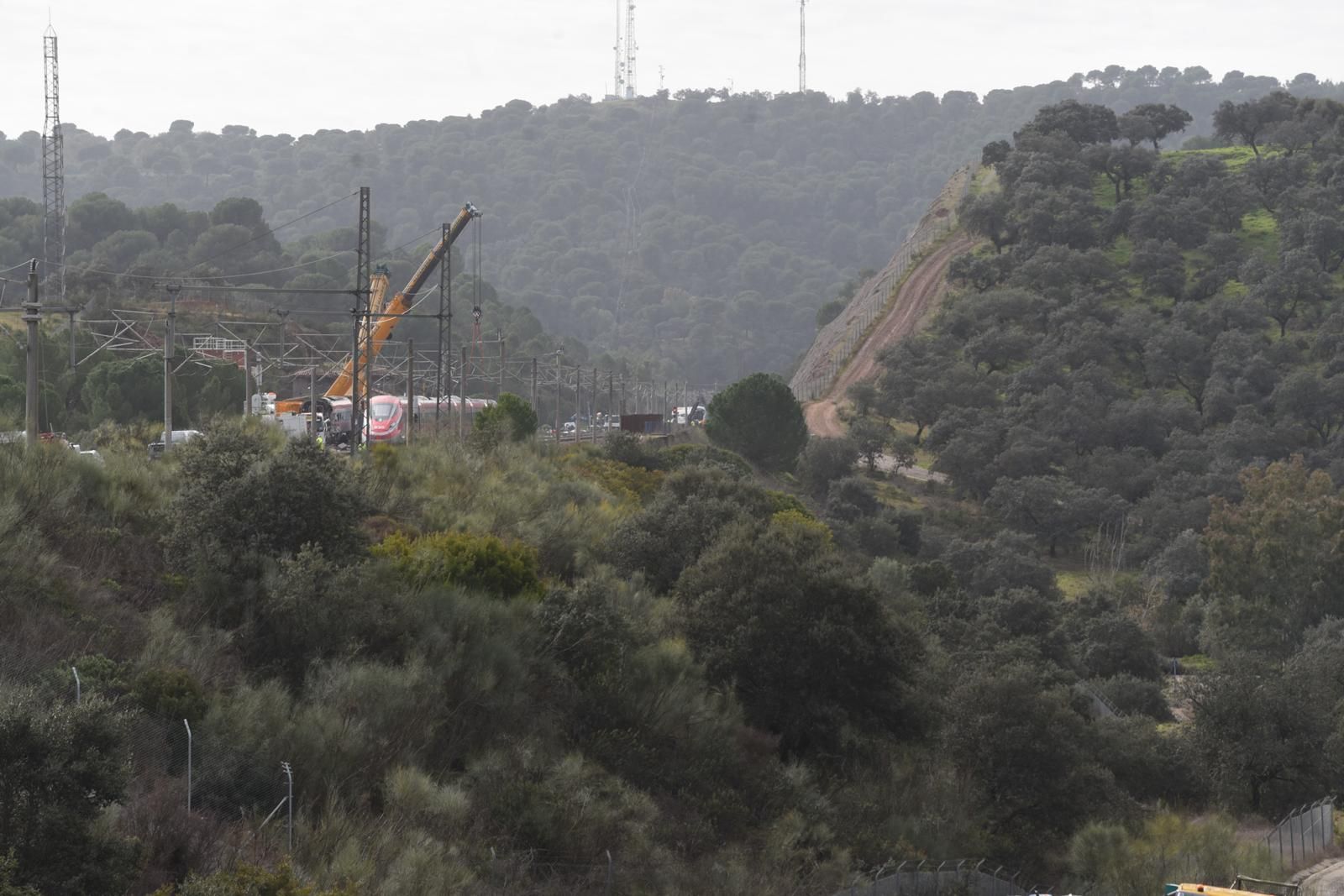 Los trabajos en las vías de la alta velocidad tras el accidente de Adamuz