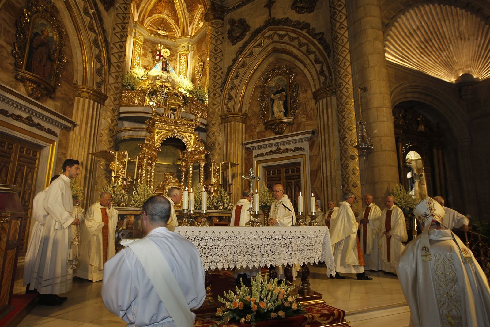 Fotogalería misas en honor a la Virgen del Mar. Feria de Almería 2019