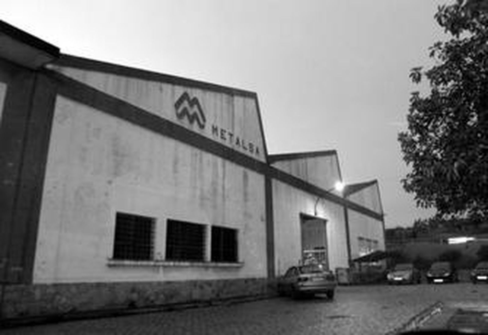 Imagen de la entrada principal a la antigua fábrica de Metalsa, en la barriada de Los Pastores.