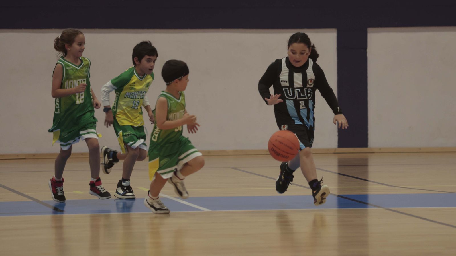 Las fotos de la primera jornada del torneo Semana Santa de baloncesto de la Línea