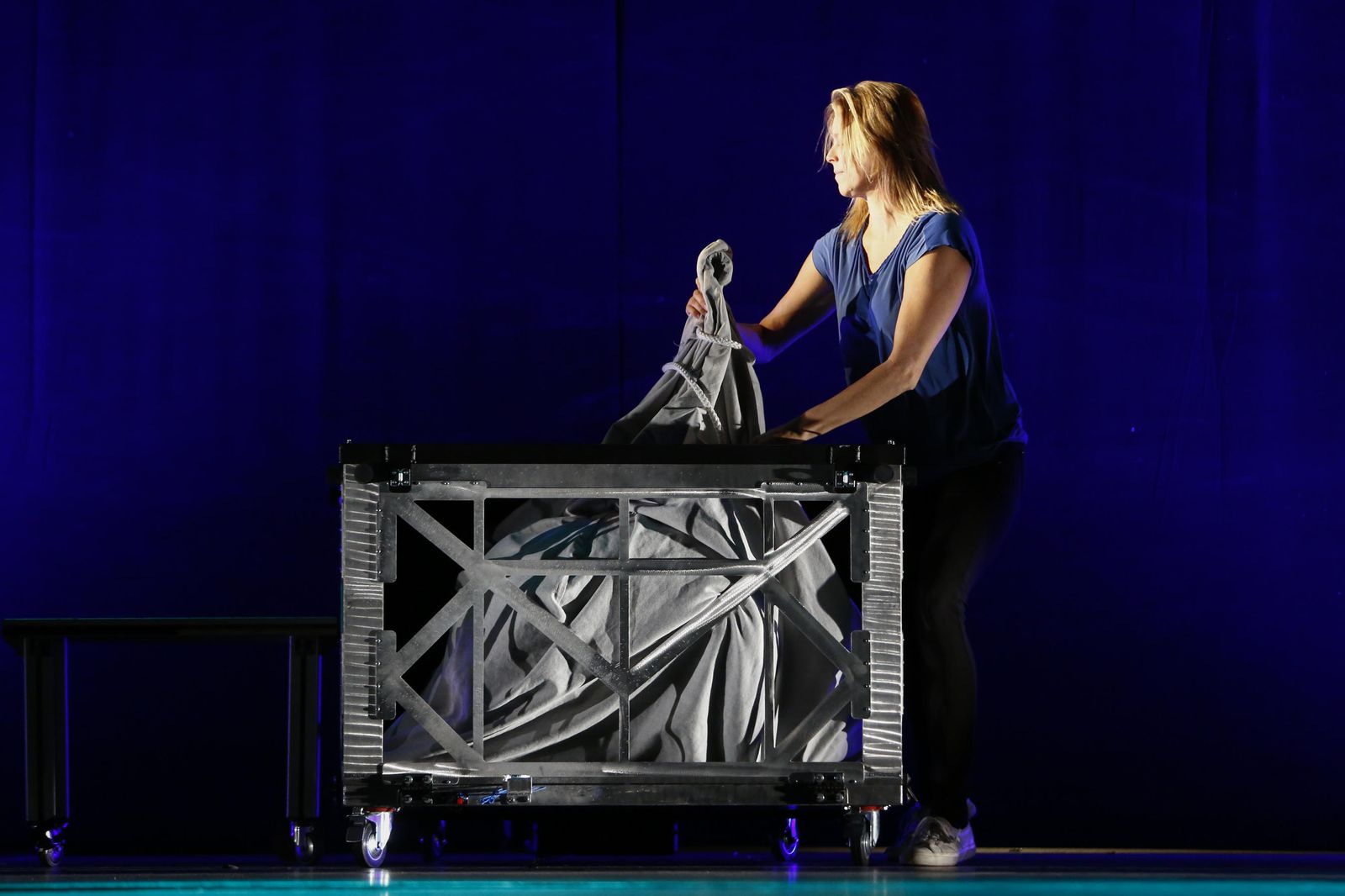 La maga venezolana Dania en un número