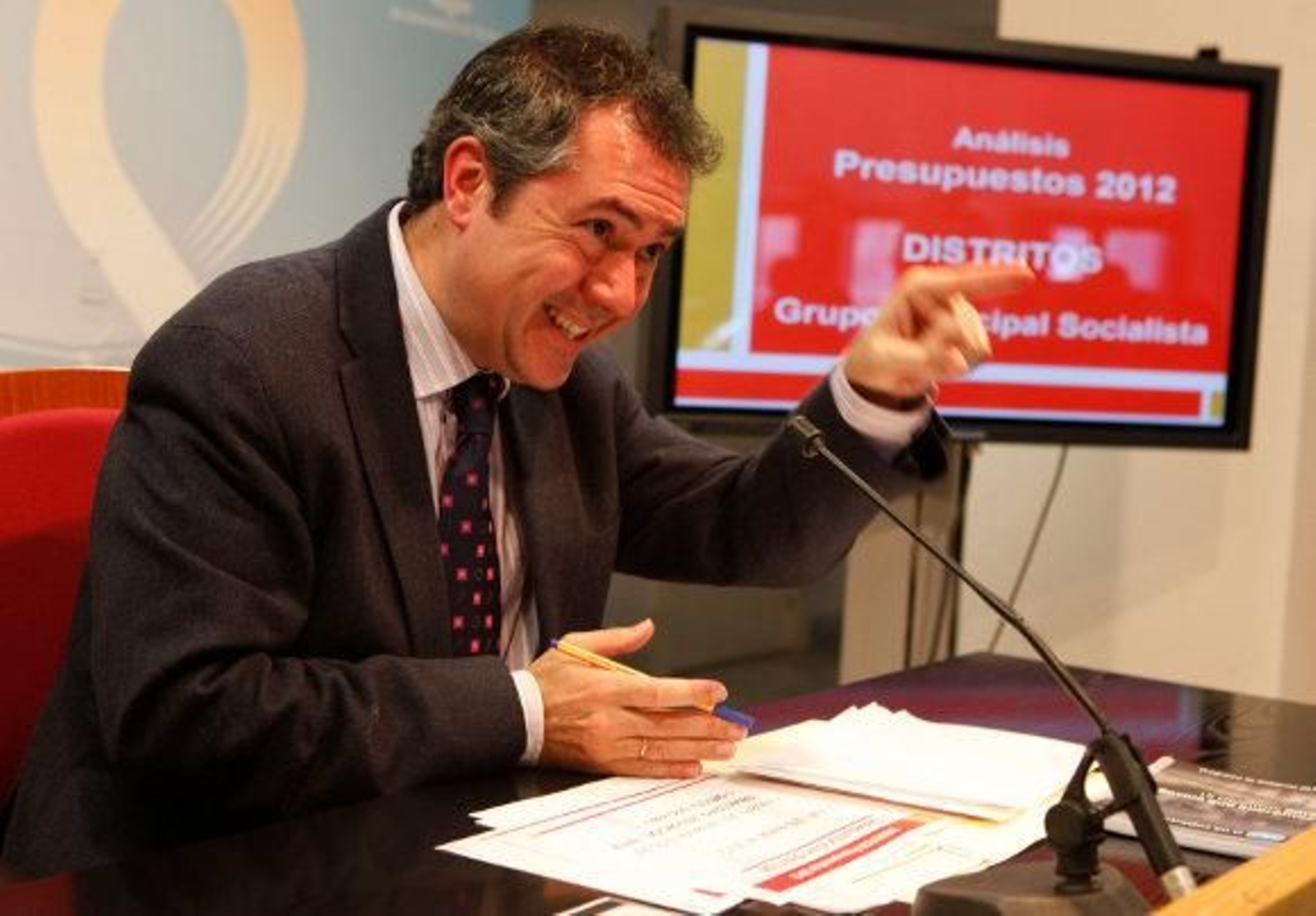 Espadas cree que Zoido "acepta" la Línea 3 como prioridad