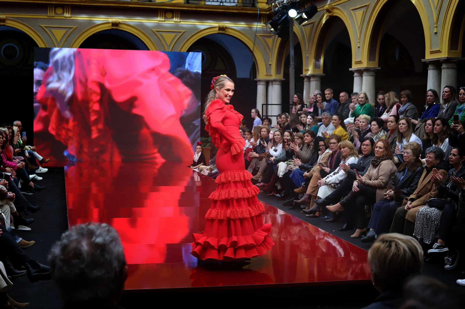 Huelva Flamenca 2023. Imágenes del desfile benéfico de El Ajolí a favor de Cruz Roja Española