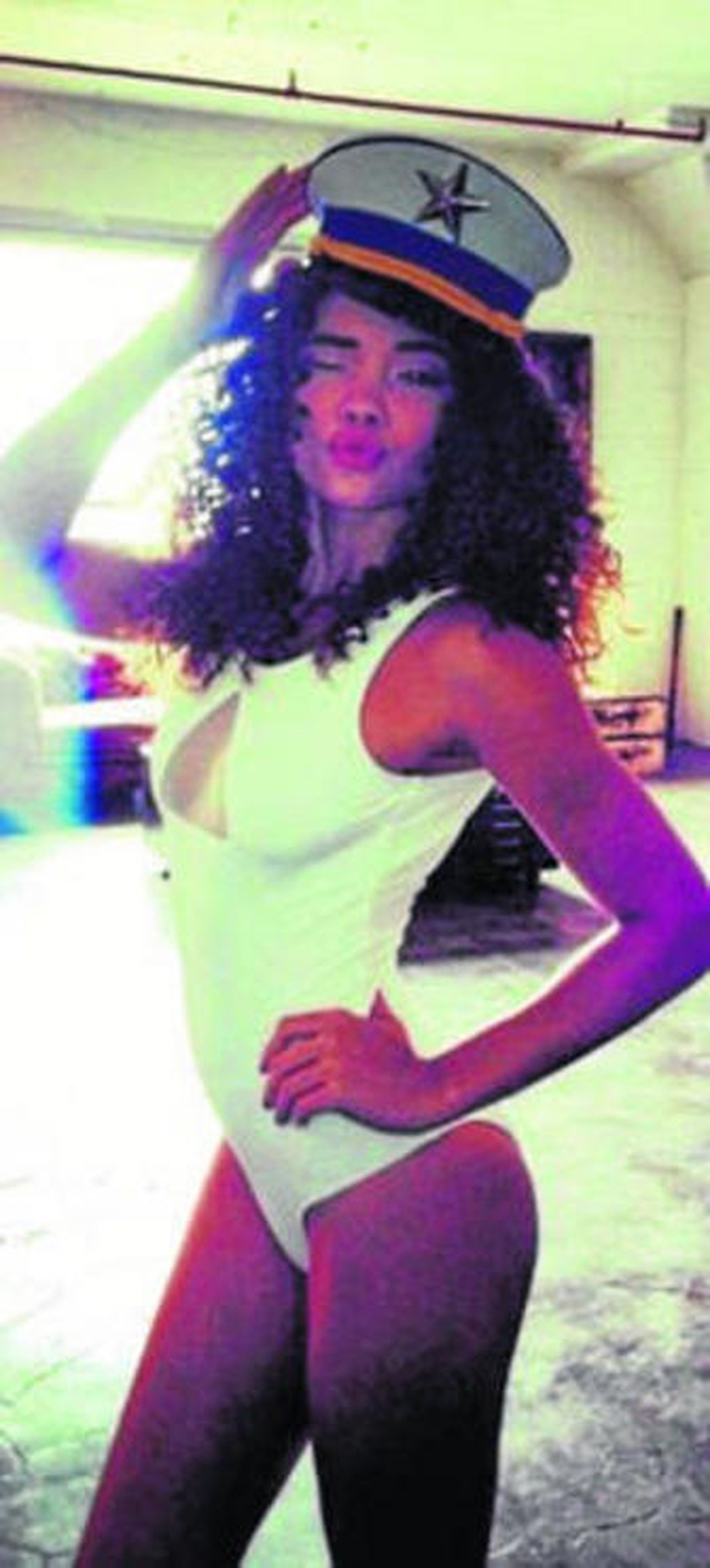 A Ashley le encanta posar en traje de baño.