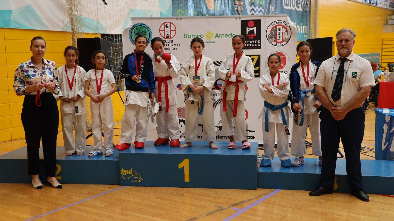 250 deportistas compitieron en la Jornada de la Liga de kárate de Almería.