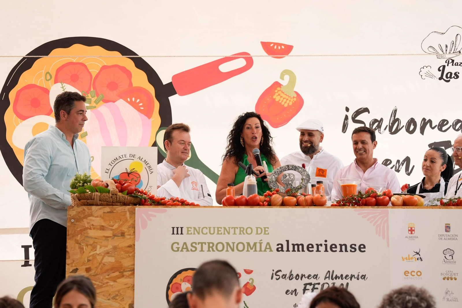 La Cofradía del Tomate y la semifinal del concurso gastronómico de la Feria de Almería, en imágenes