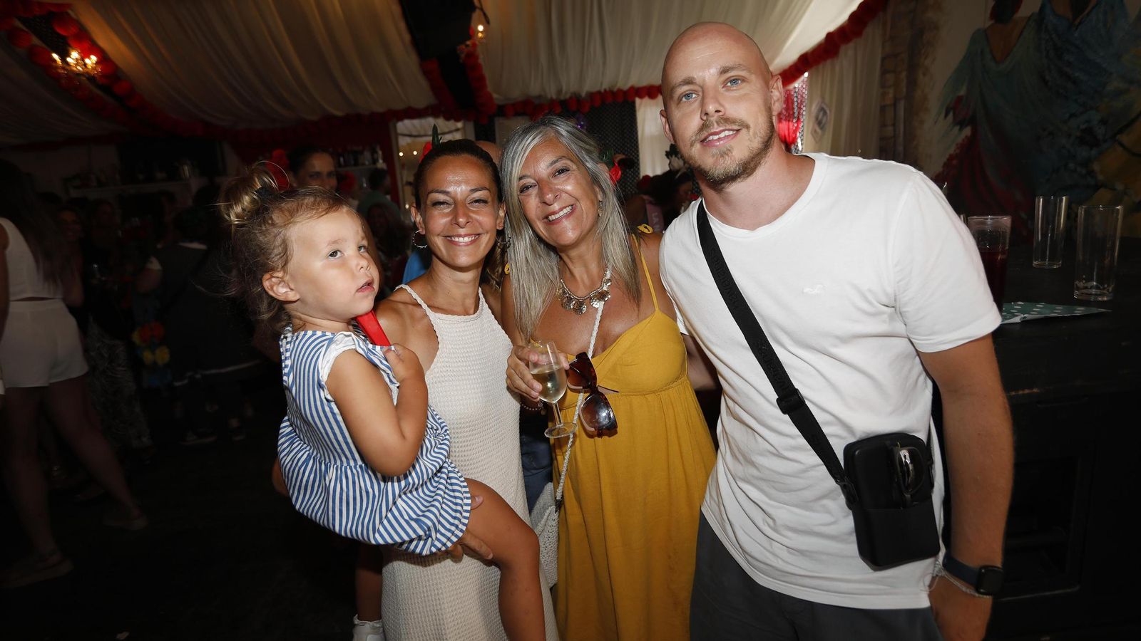 Búscate en las fotos del Día de la Mujer en la Feria de Tarifa