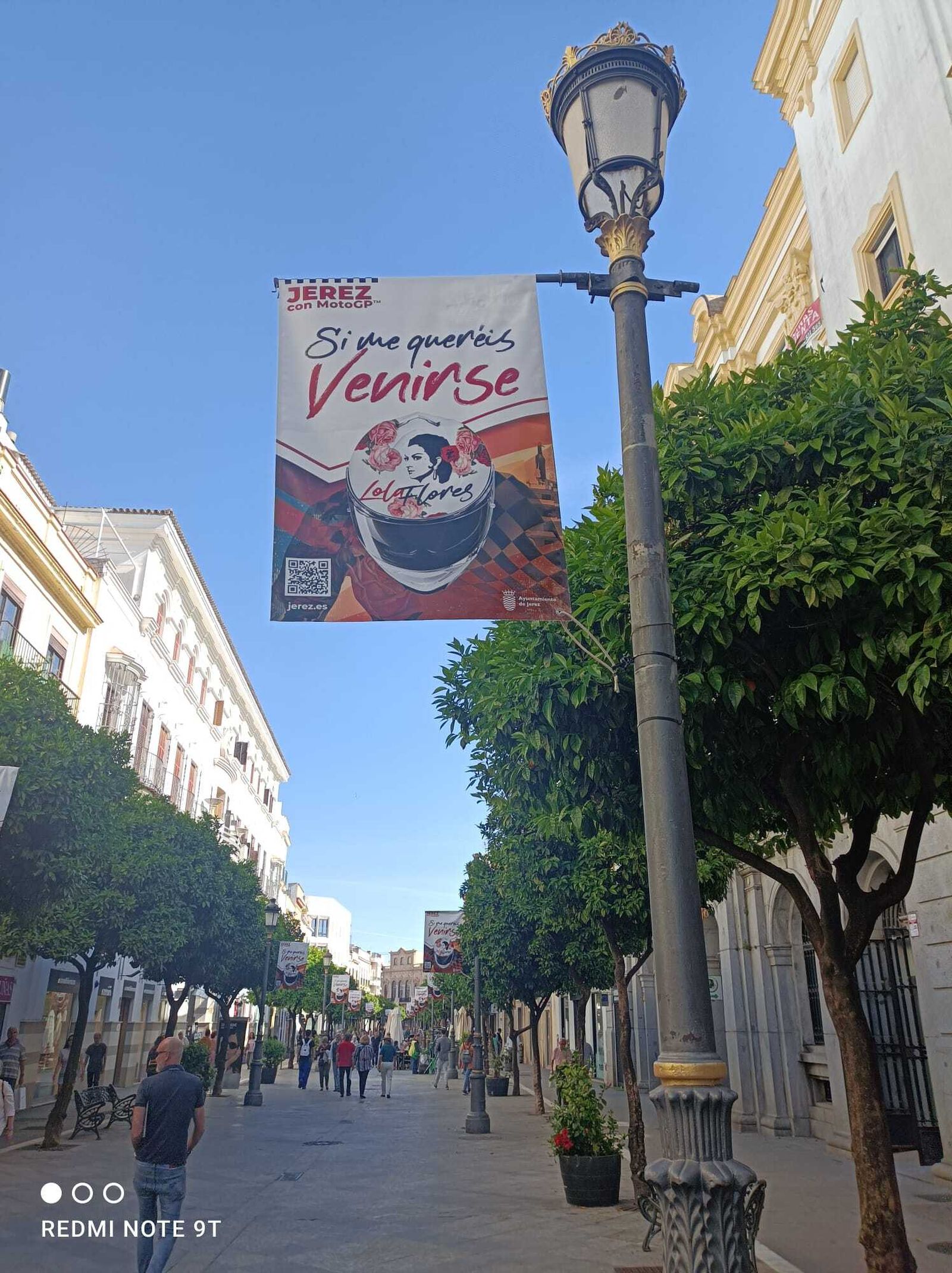 Banderolas este martes sin el lema 'Jerez funciona'.