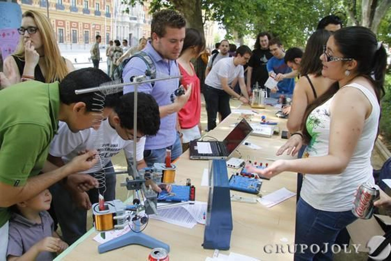 Alumnos y profesores universitarios trasladaron las clases a la calle.

Foto: Victoria Hidalgo