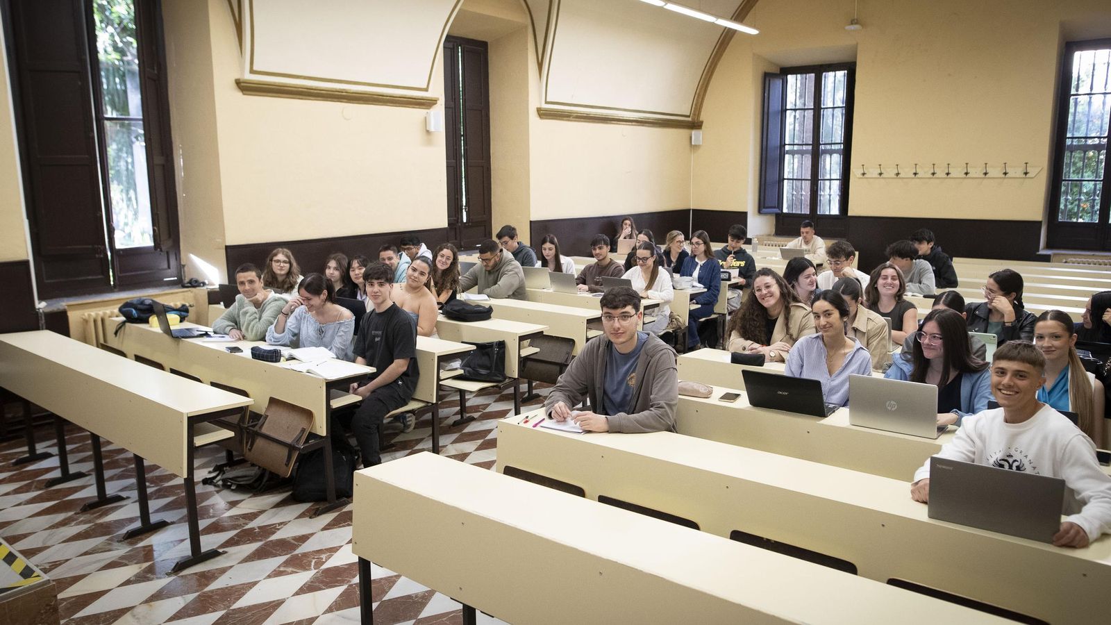 Clase en Derecho este martes tras el apagón.