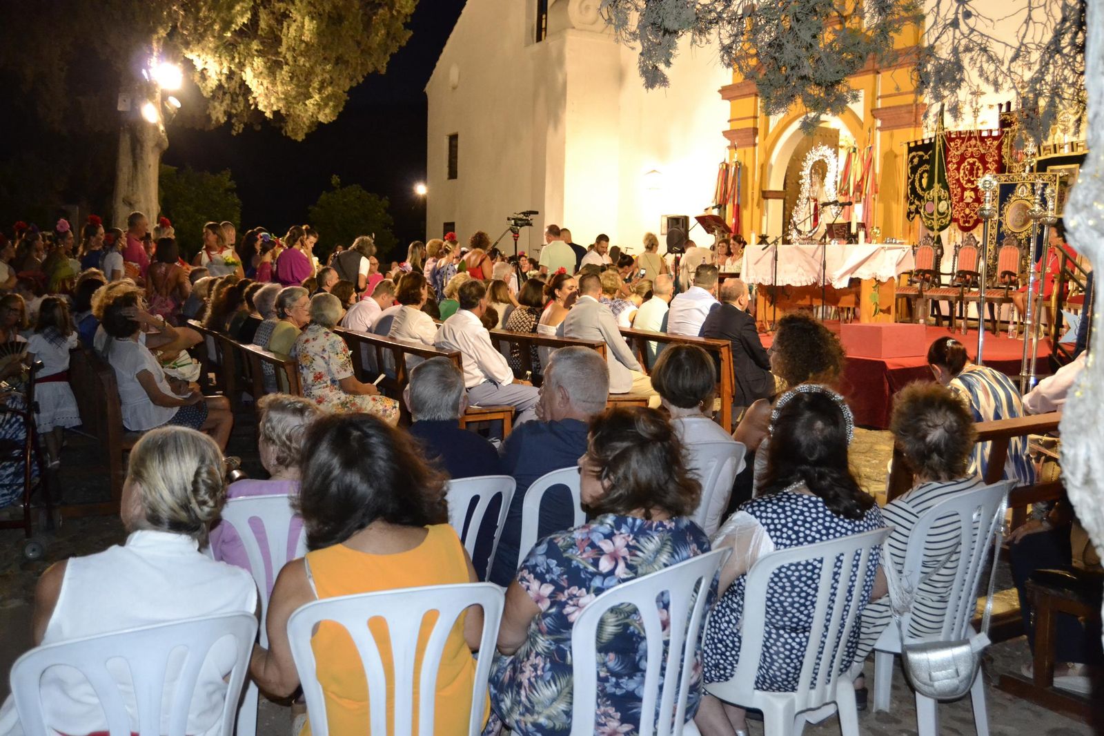 El pregón y la ofrenda floral a la Virgen de la Estrella en Villa del Río, en imágenes