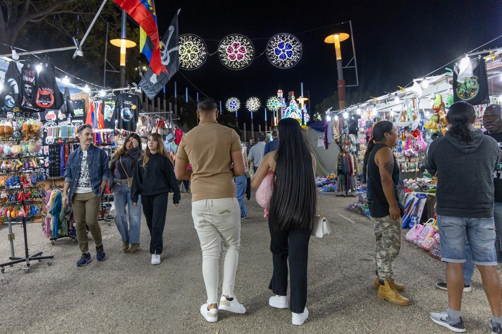 Los jiennenses disfrutan una noche más de la Feria de San Lucas