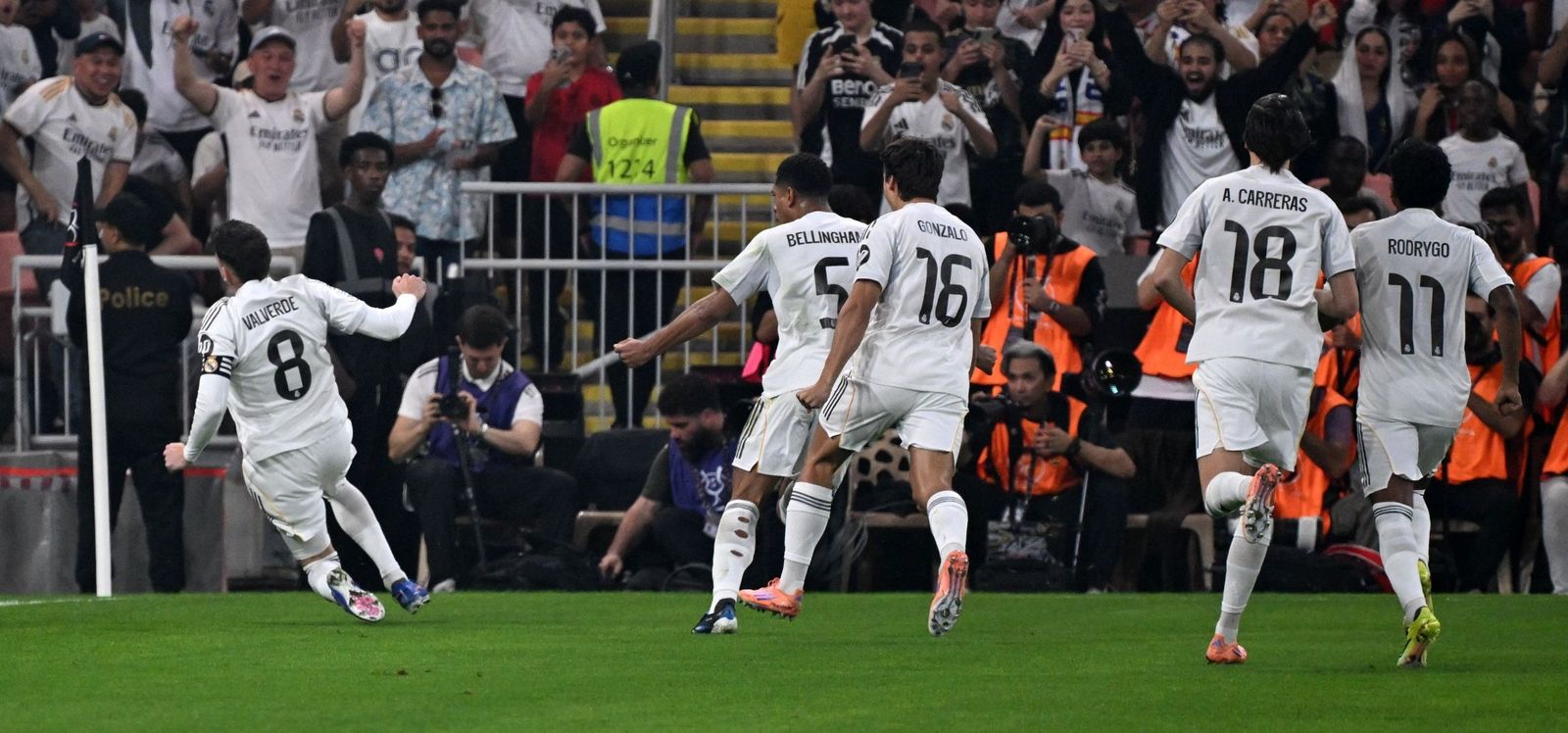 Fede Valverde celebra el tempranero primer gol que marcó todo el partido.