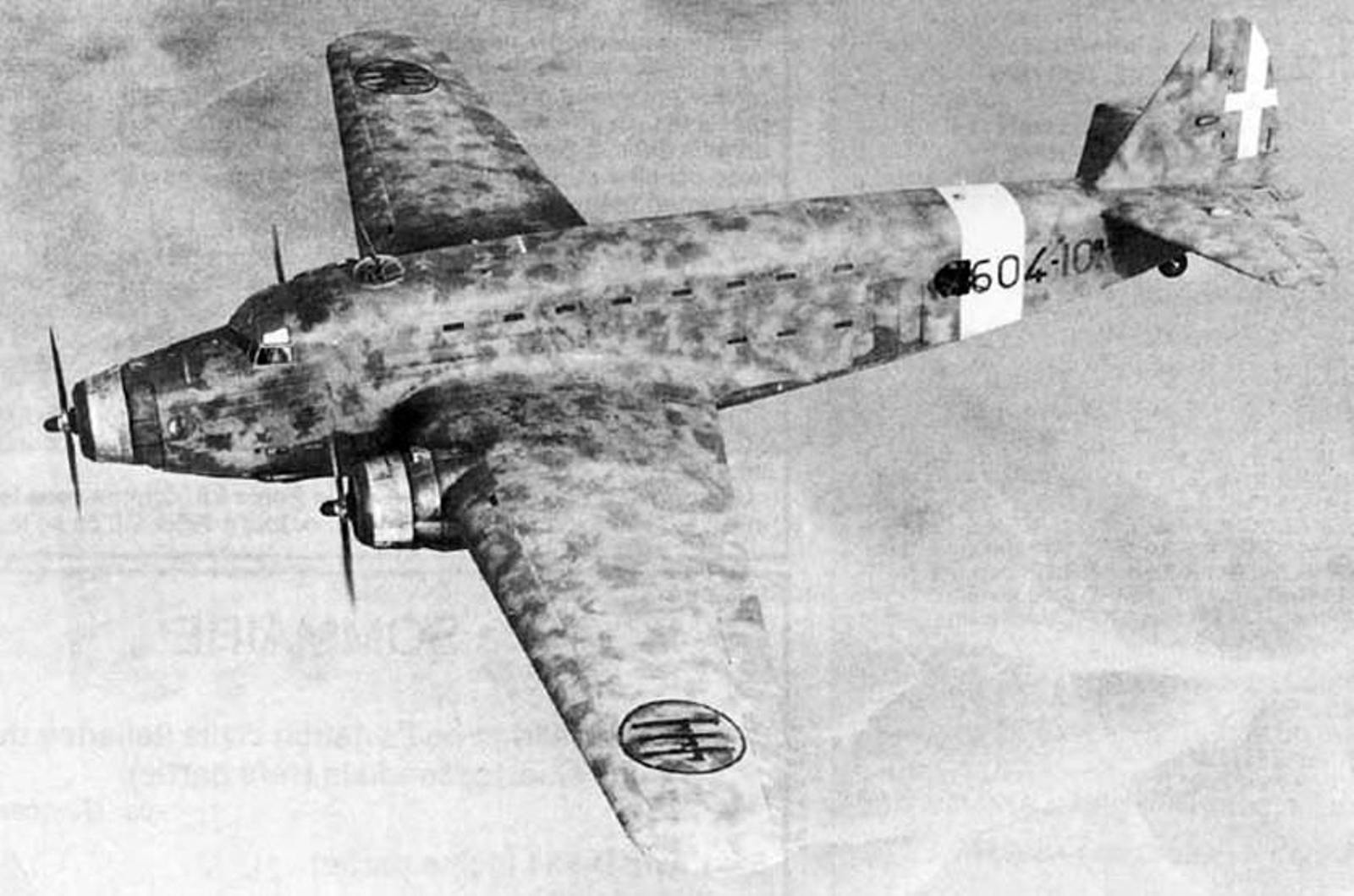 Un Savoia Marchetti SM 82, el bombardero que arrojó la bomba sobre La Línea.