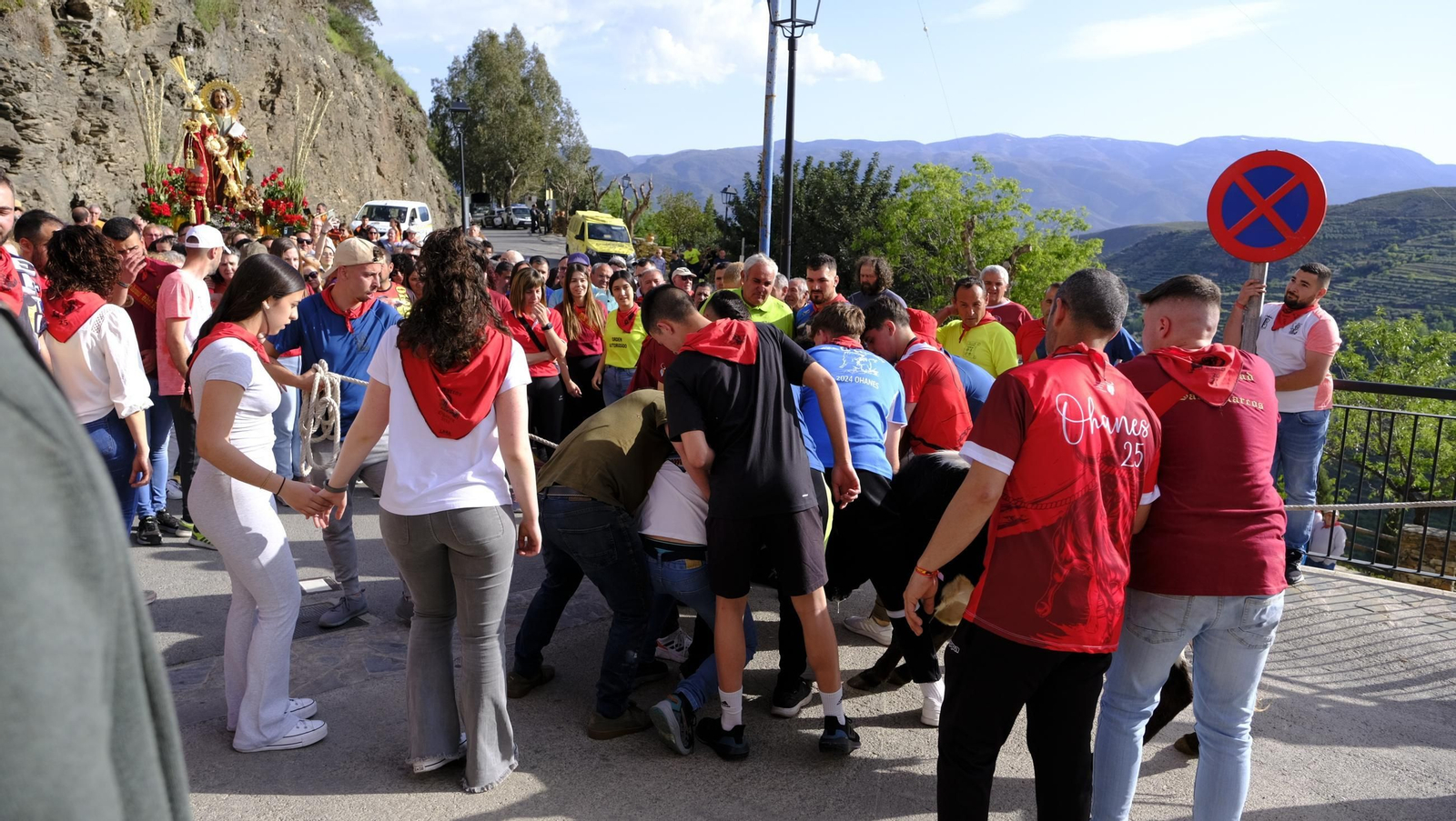 Los toros ensogados de Ohanes, en imágenes