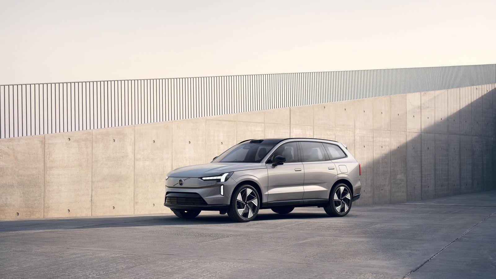 Podrá accederse al uso del EX90 mediante la compra, por suscripción o por alquiler, leasing o renting.