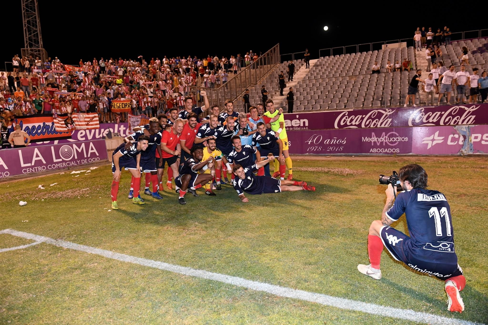 El Algeciras celebra su clasificación en Jaén.