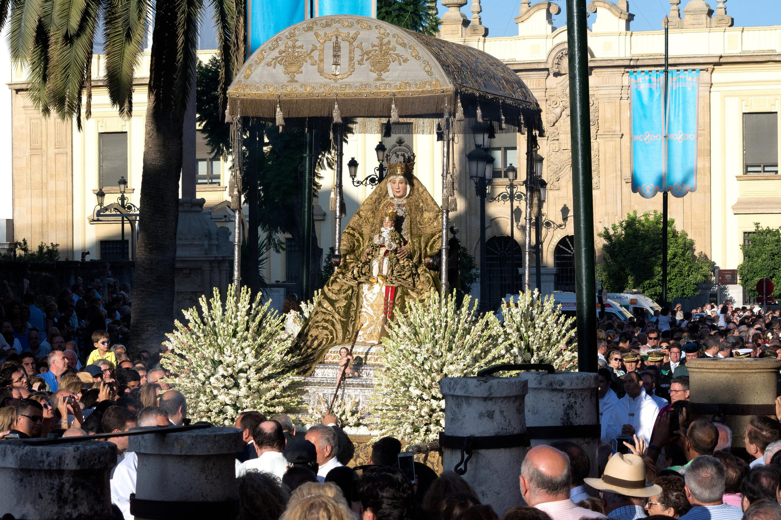 El sol del 15 de agosto iluminó a la Virgen de los Reyes