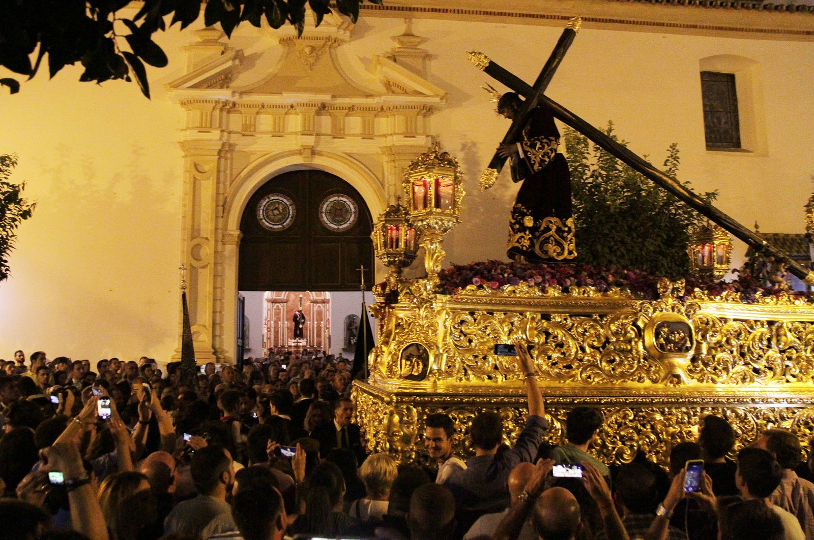 Imágenes del Señor de Pasión en la procesión del centenario de la hermandad