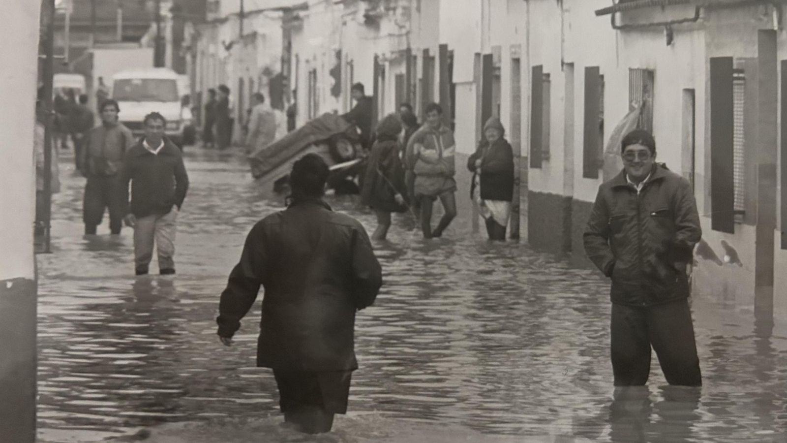 Inundaciones en la Barriada de la Navidad, en Huelva capital, en enero de 1996. Inundaciones en la Barriada de la Navidad, en Huelva capital, en enero de 1996.